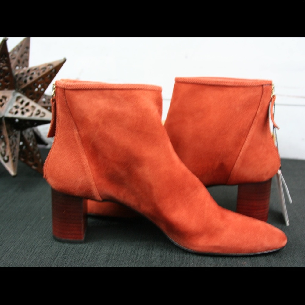 NWT- adorable Zara orange suede booties!